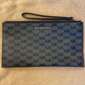 Michael Kors Clutch/Large Wallet